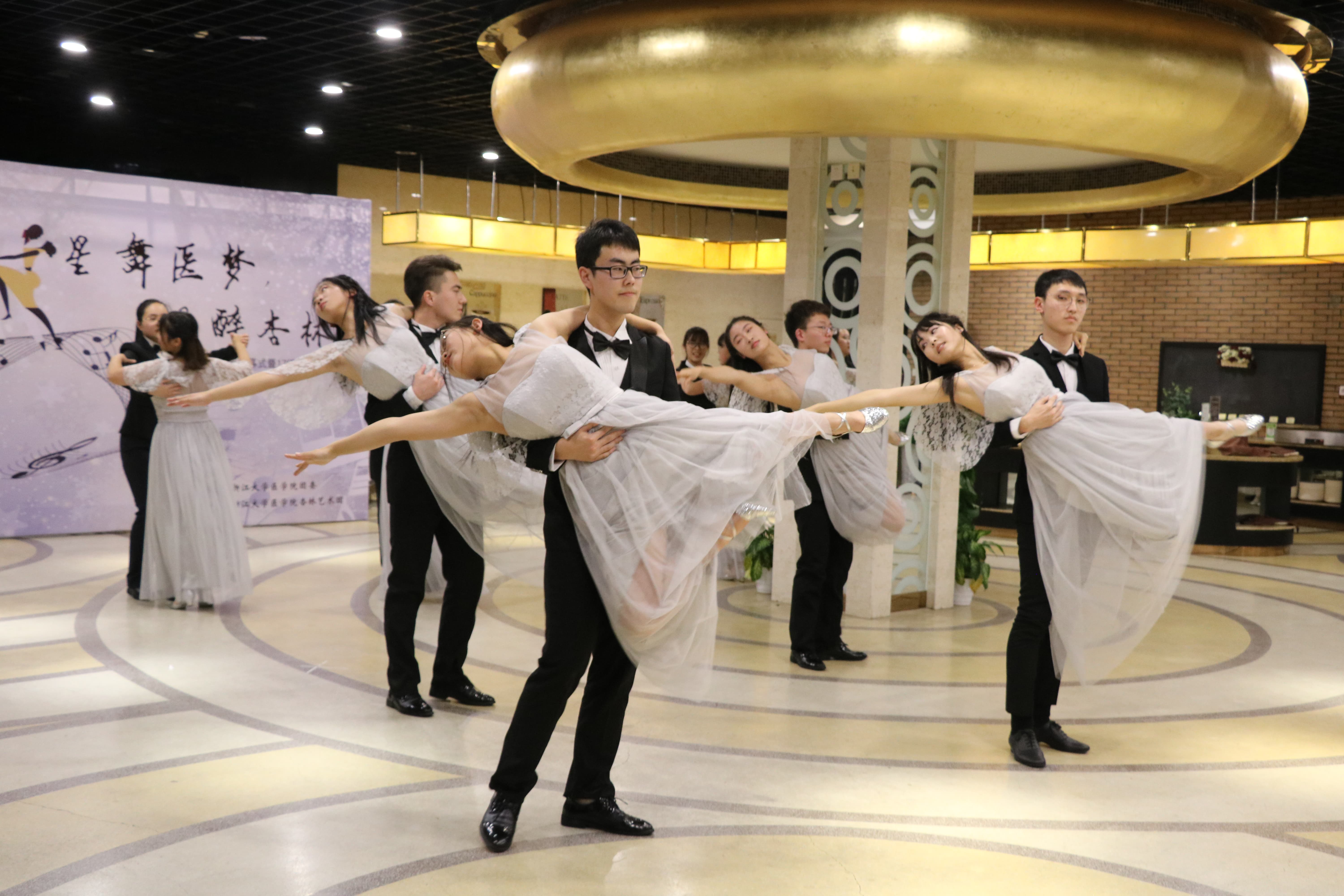 1544507537563673.jpg 1544507537563673.jpg